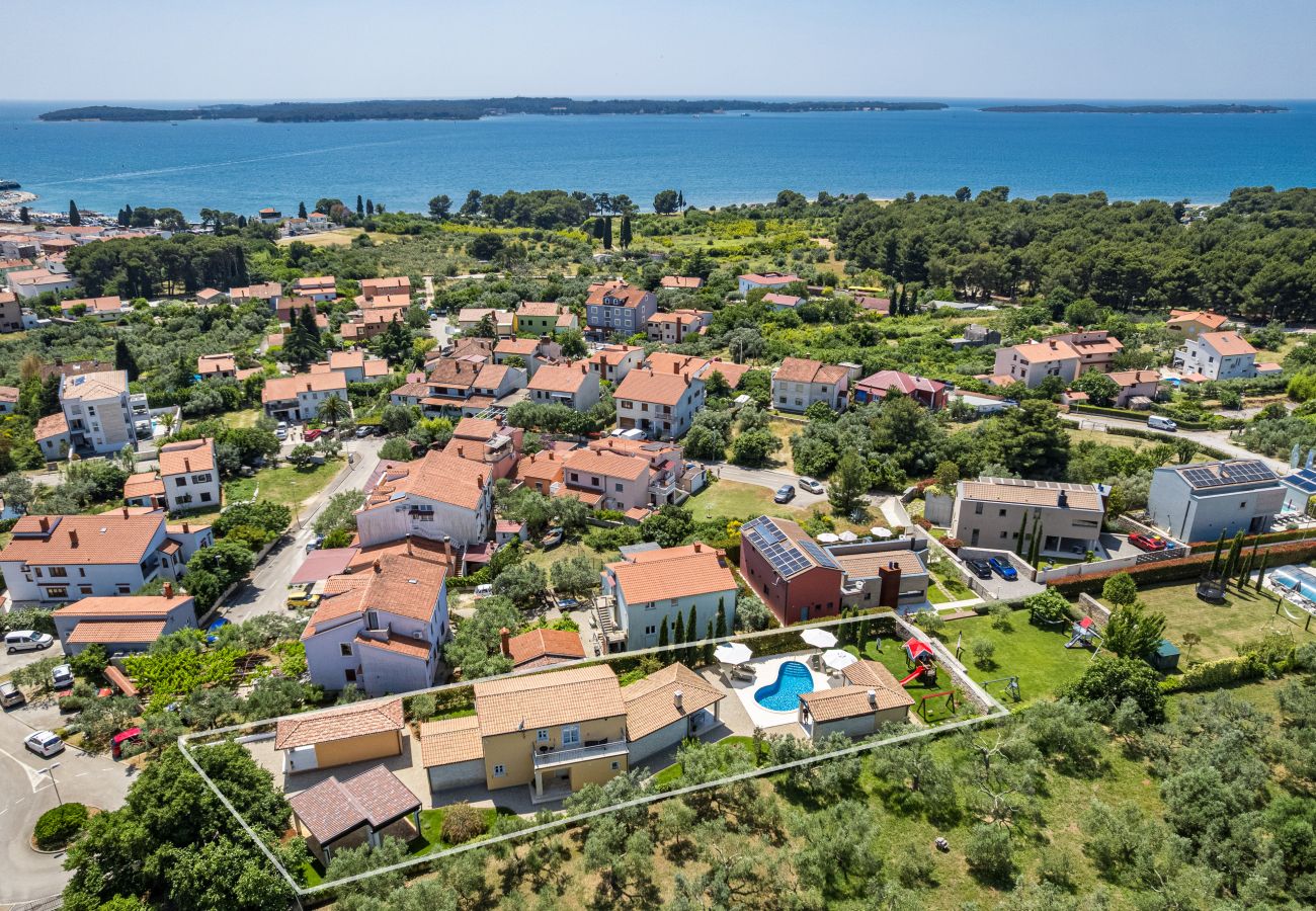 Villa in Fažana - Villa Luka in Fažana with pool & playground only 600 meter from the beach 