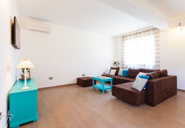 Villa in Tinjan - Villa Roza in Central Istria with whirlpool and playground for kids - pet friendly   Villa in Tinjan - Villa Roza in Central Istria with whirlpool and playground for kids - pet friendly