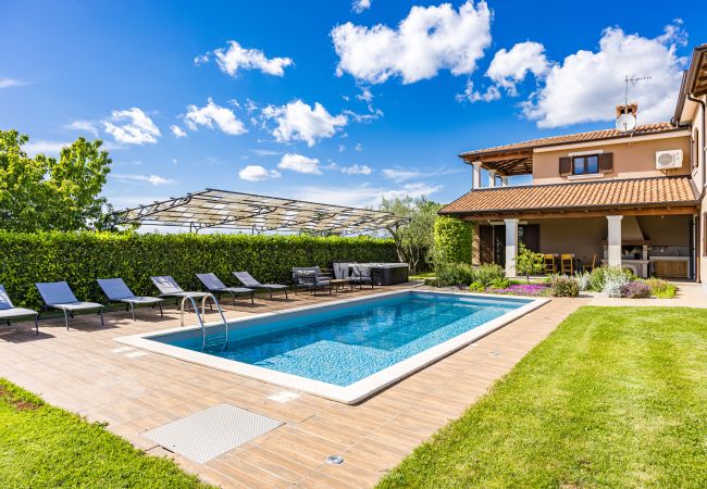 Villa in Tinjan - Villa Roza in Central Istria with whirlpool and playground for kids - pet friendly   Villa in Tinjan - Villa Roza in Central Istria with whirlpool and playground for kids - pet friendly