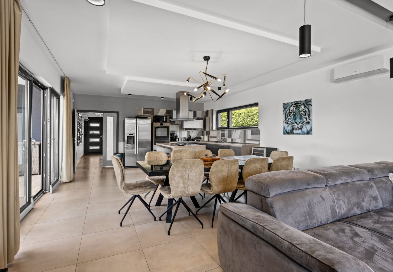 Villa in Pula - Villa Ula in Pula with heated pool, sauna & private tennis court