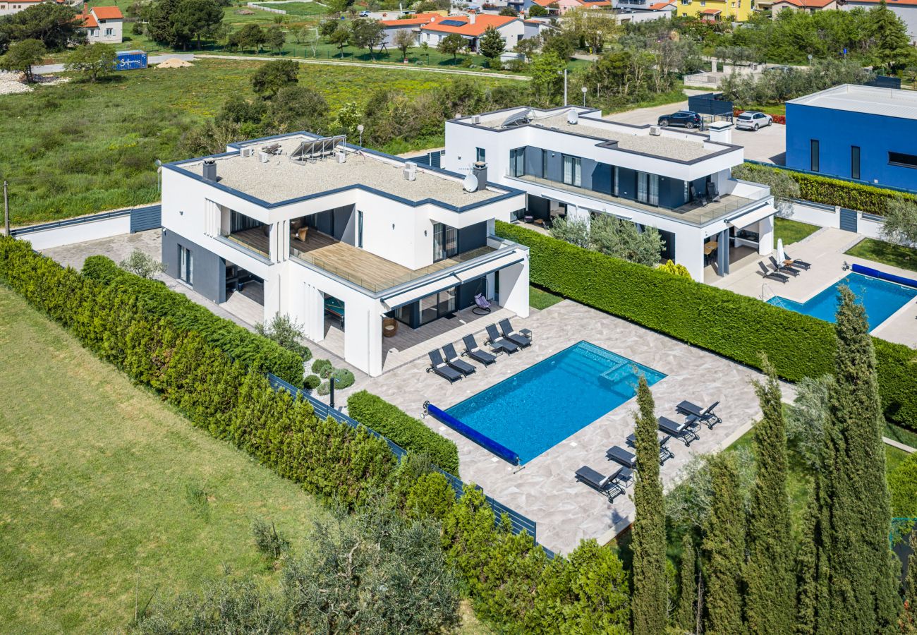 Villa in Pula - Villa Ula in Pula with heated pool, sauna & private tennis court