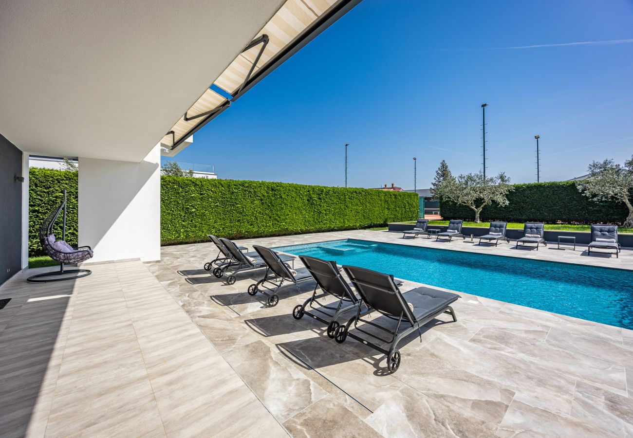 Villa in Pula - Villa Ula in Pula with heated pool, sauna & private tennis court