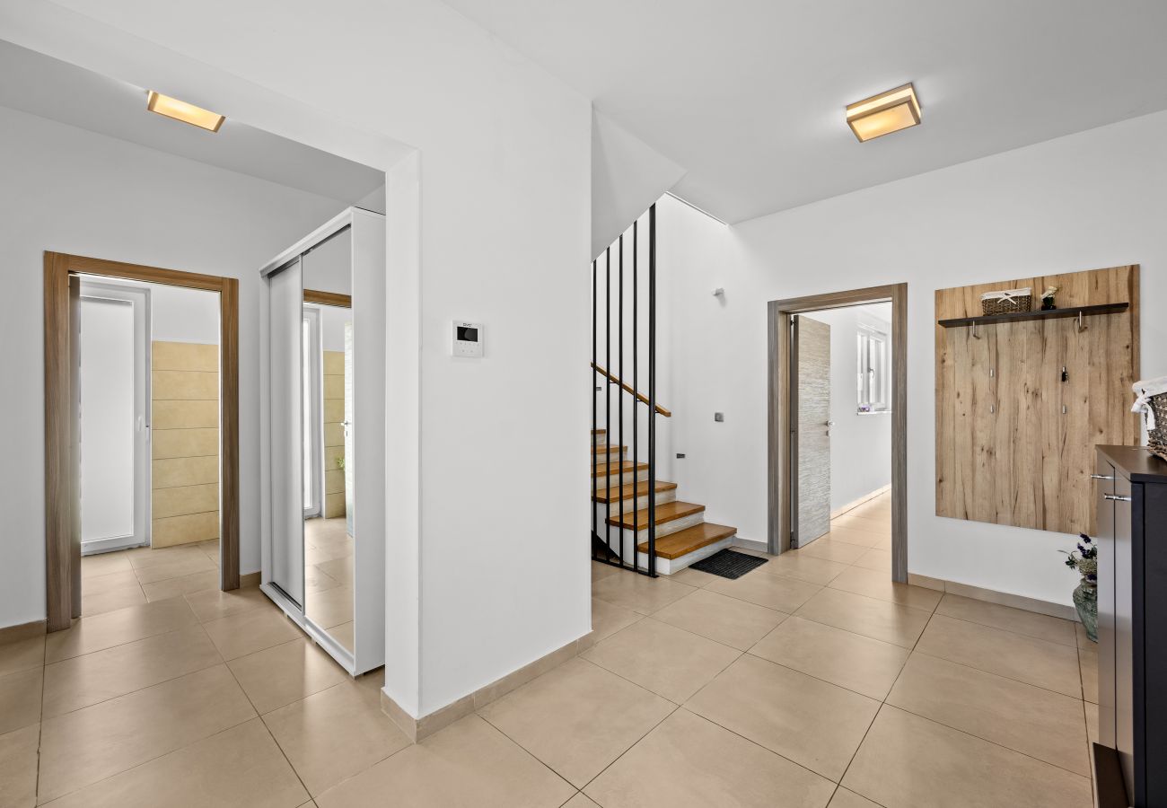 Villa in Pula - Villa Una in Pula with heated pool, whirlpool & private tennis court