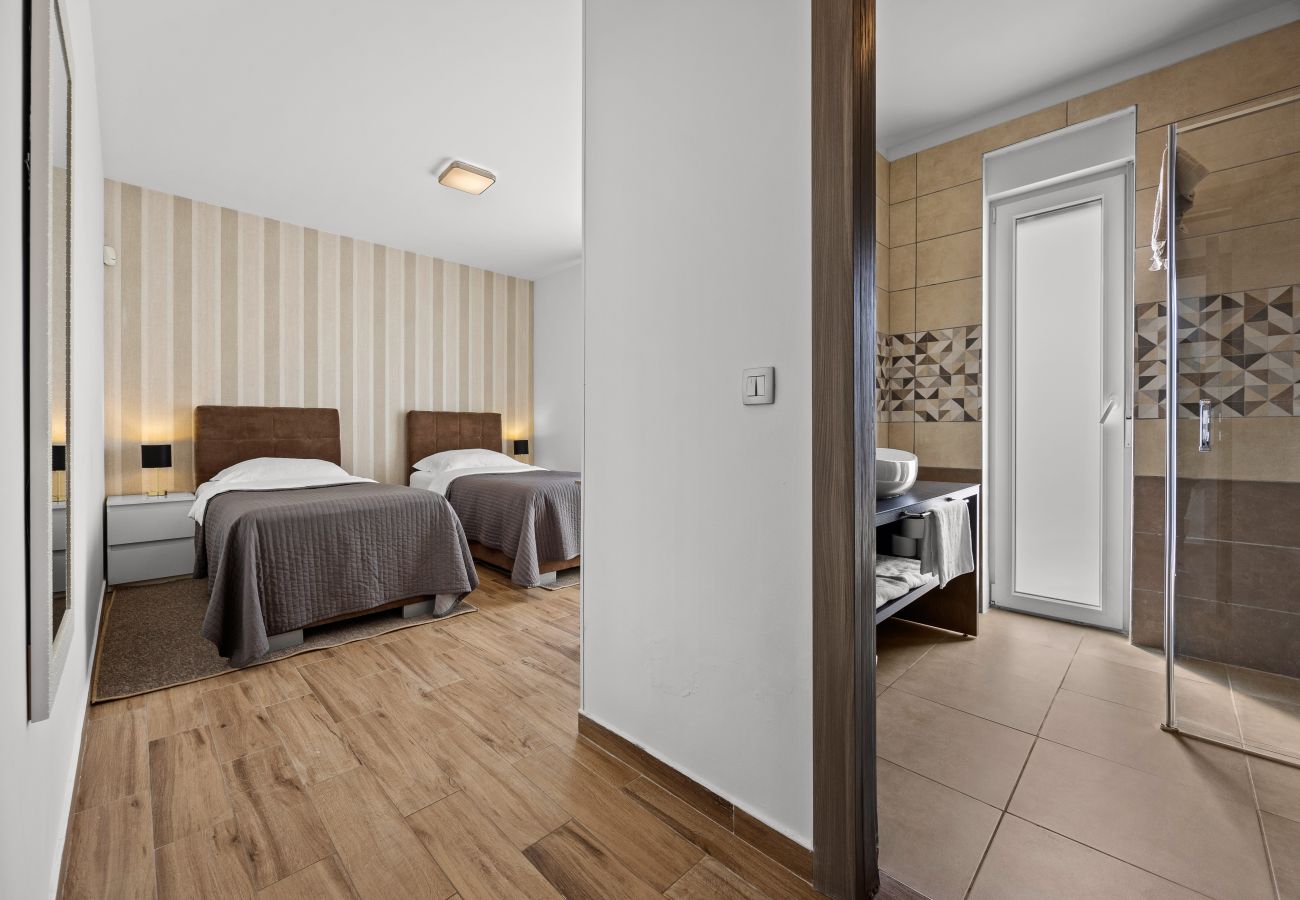 Villa in Pula - Villa Una in Pula with heated pool, whirlpool & private tennis court