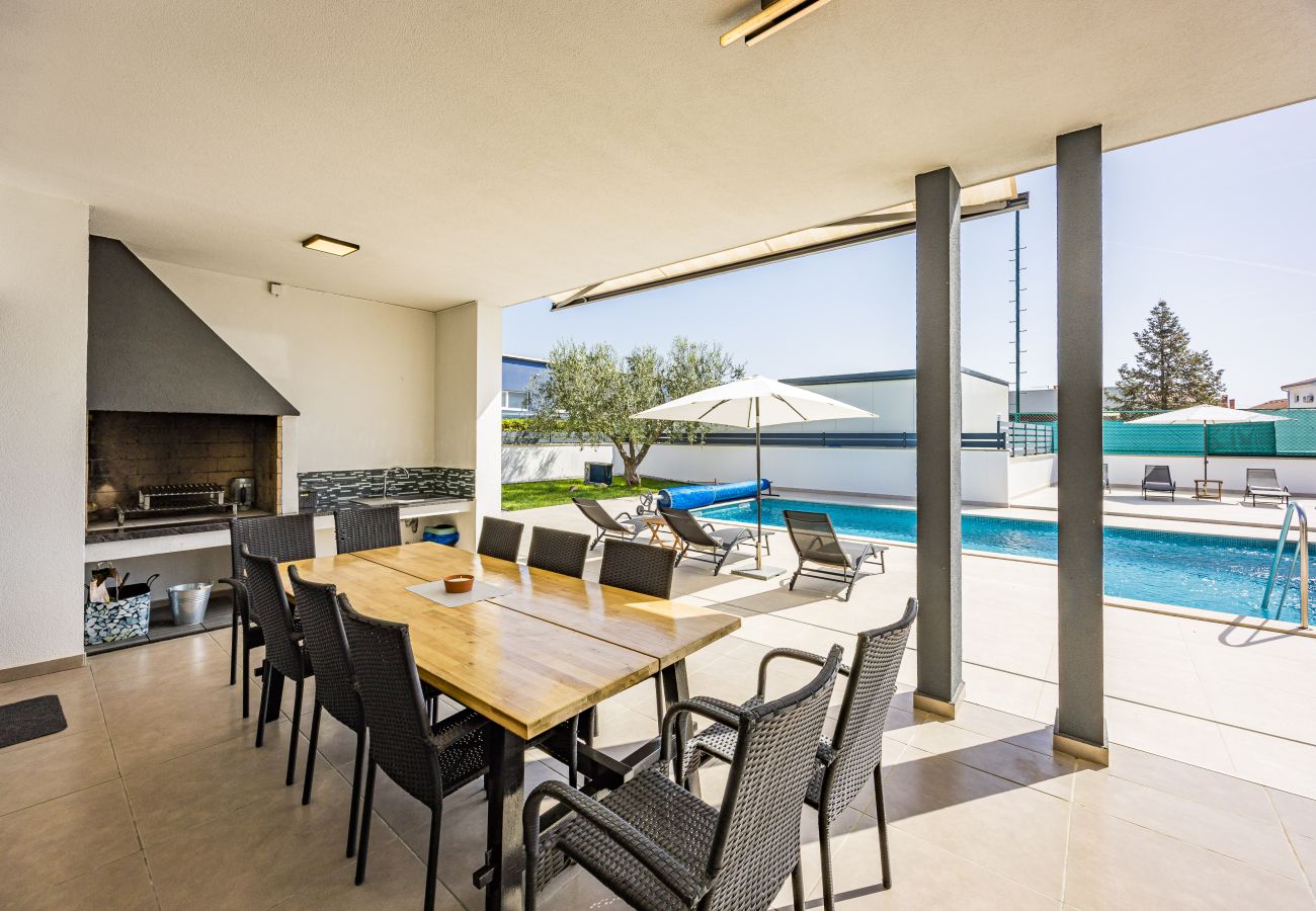 Villa in Pula - Villa Una in Pula with heated pool, whirlpool & private tennis court