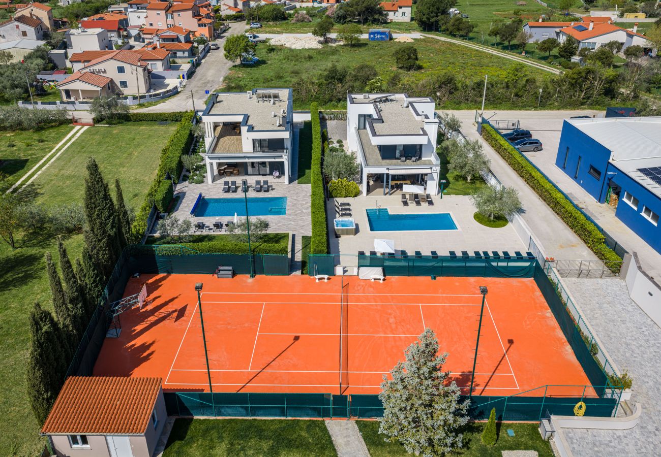 Villa in Pula - Villa Una in Pula with heated pool, whirlpool & private tennis court