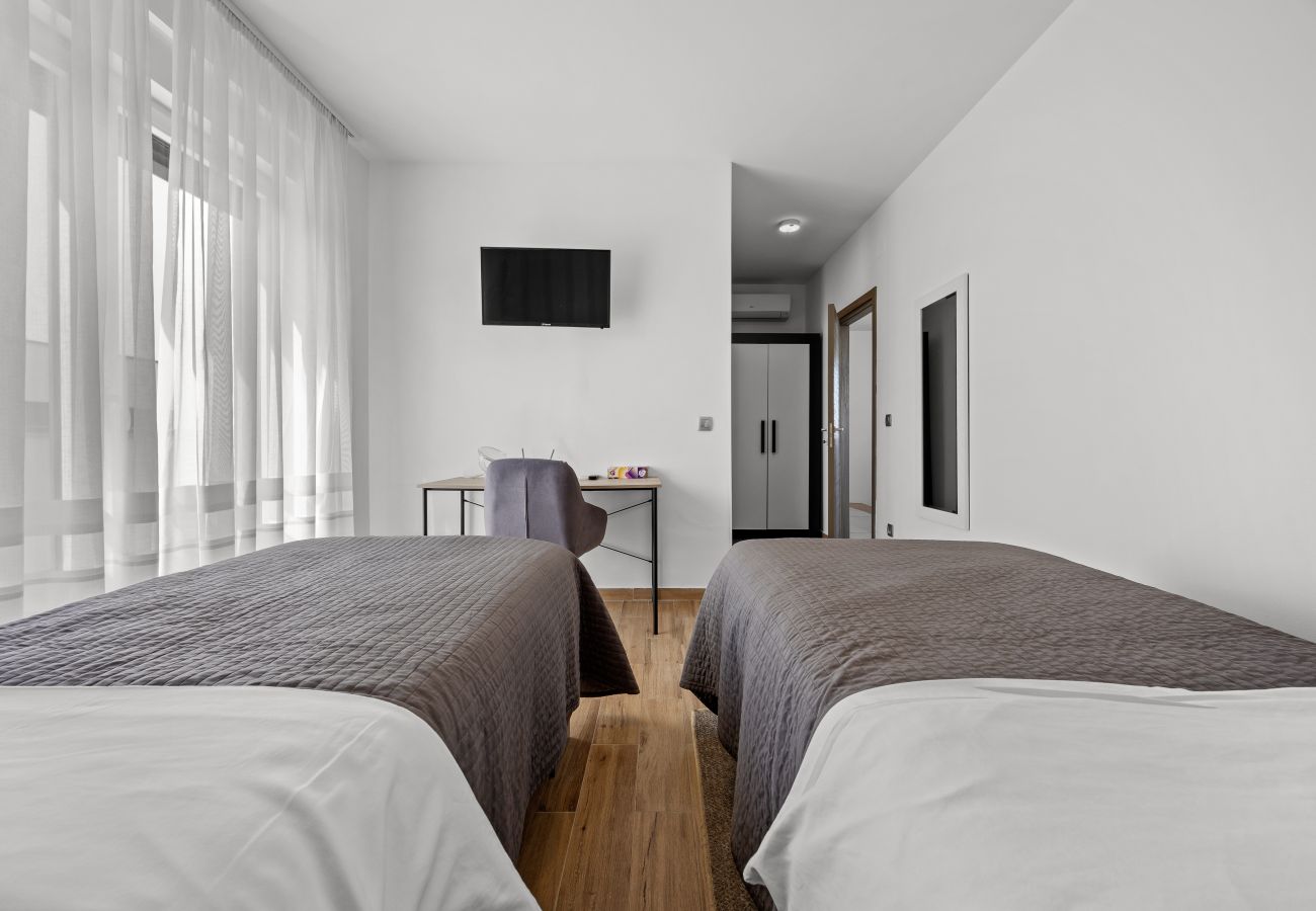 Villa in Pula - Villa Una in Pula with heated pool, whirlpool & private tennis court