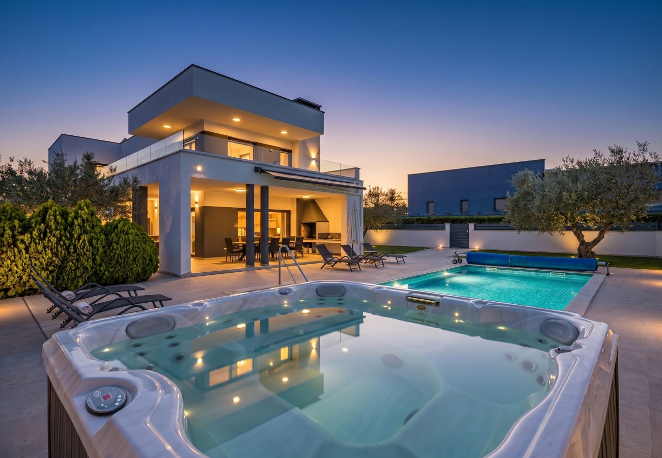 Villa in Pula - Villa Una in Pula with heated pool, whirlpool & private tennis court