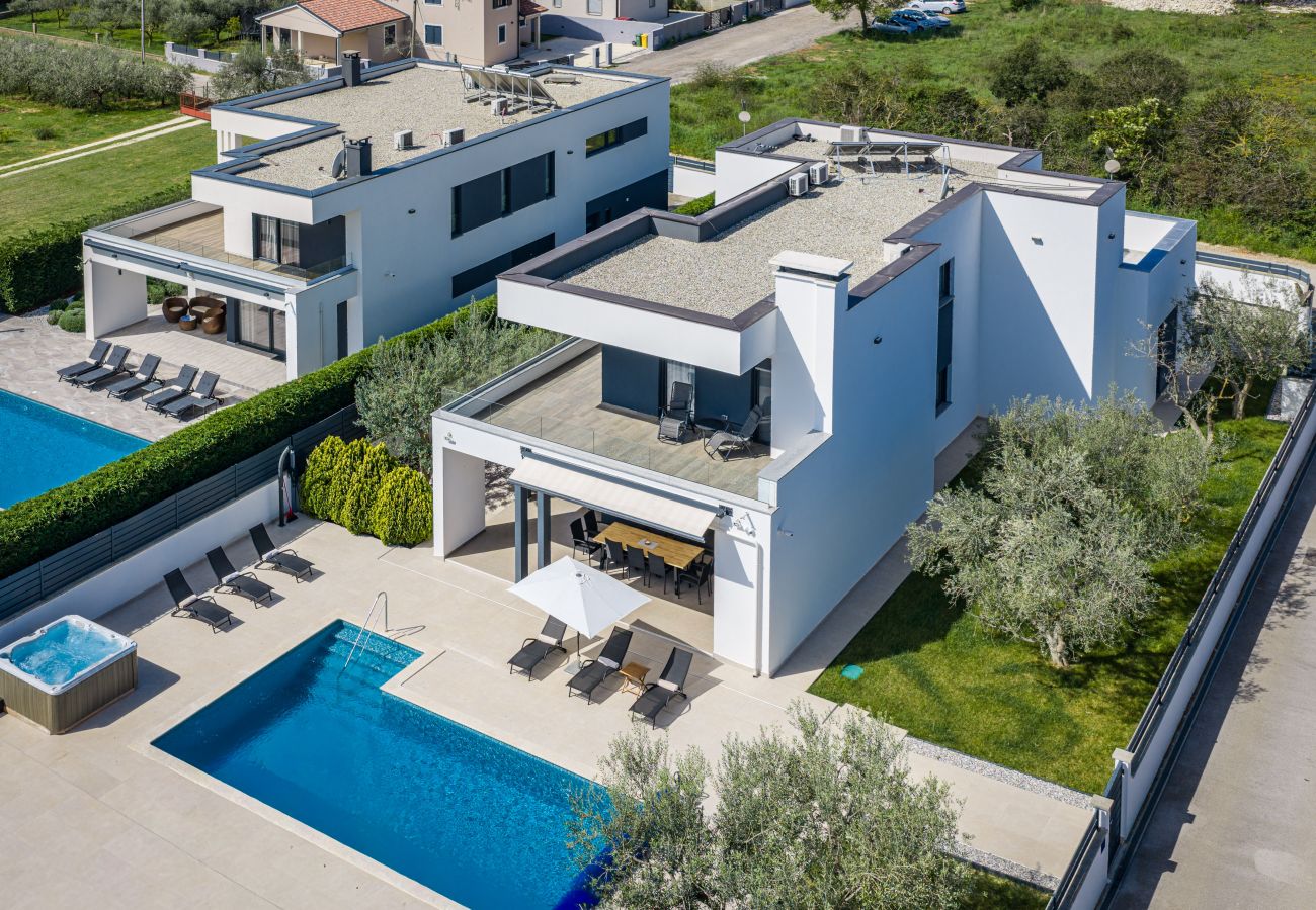Villa in Pula - Villa Una in Pula with heated pool, whirlpool & private tennis court