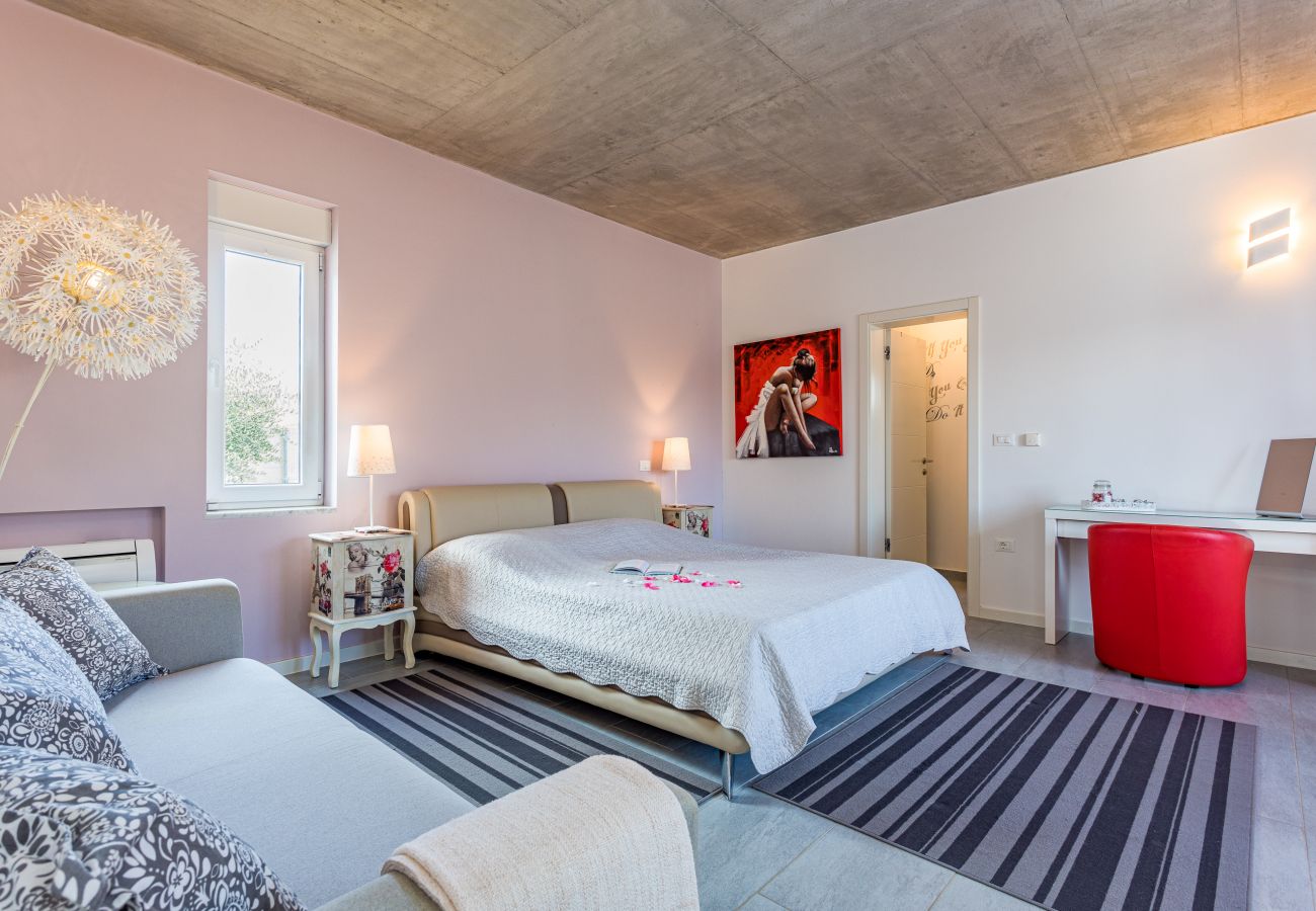 Villa in Krnica - Villa Windrose for 8 persons near Pula with large garden