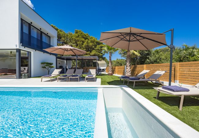 Villa in Medulin - Villa Osea in Medulin with Sauna only 1.5 km from the Beach Villa in Medulin - Villa Osea in Medulin with Sauna only 1.5 km from the Beach