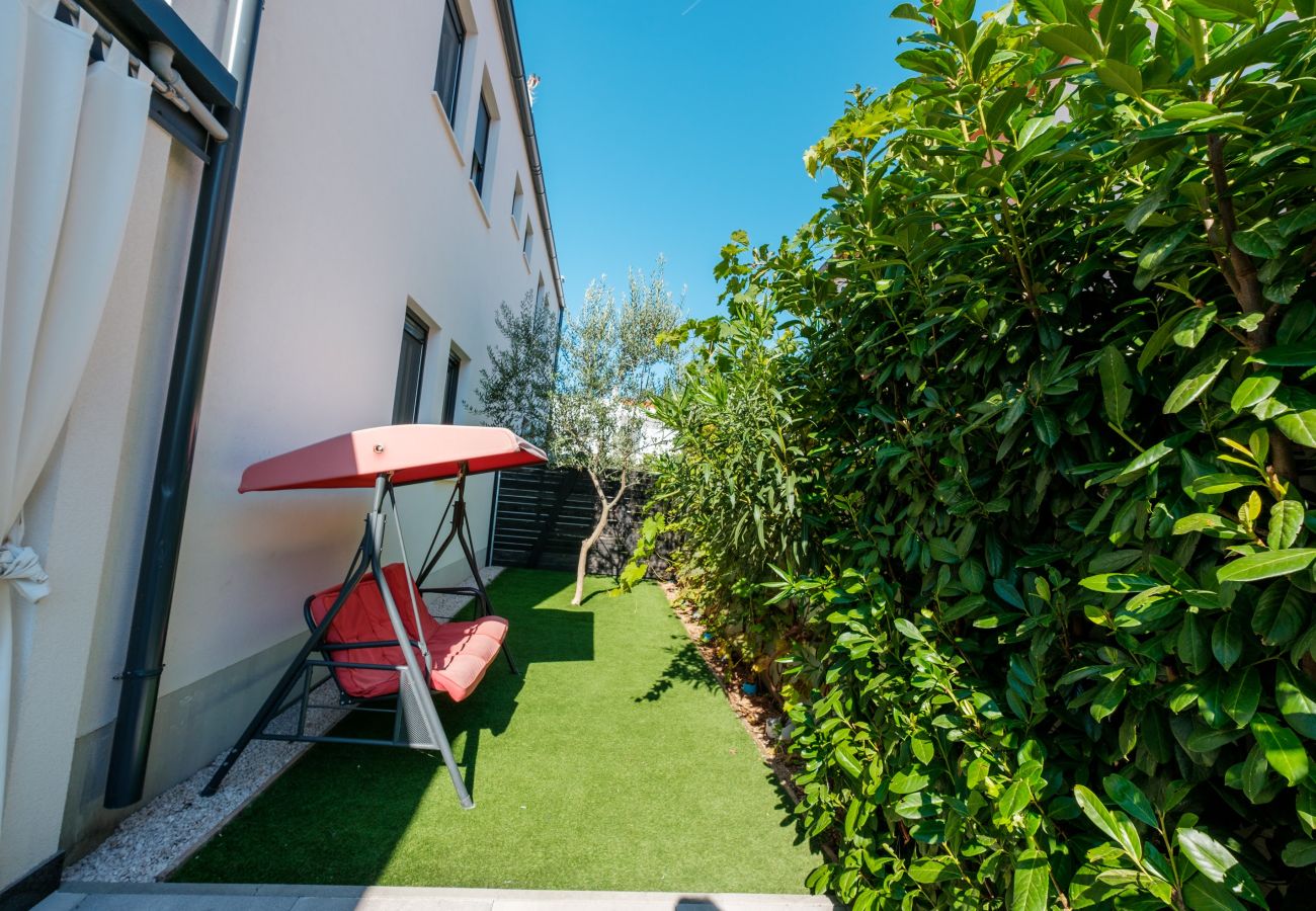 Villa in Vodice - Villa Essenza Vita in Vodice only 650 meters from the beach