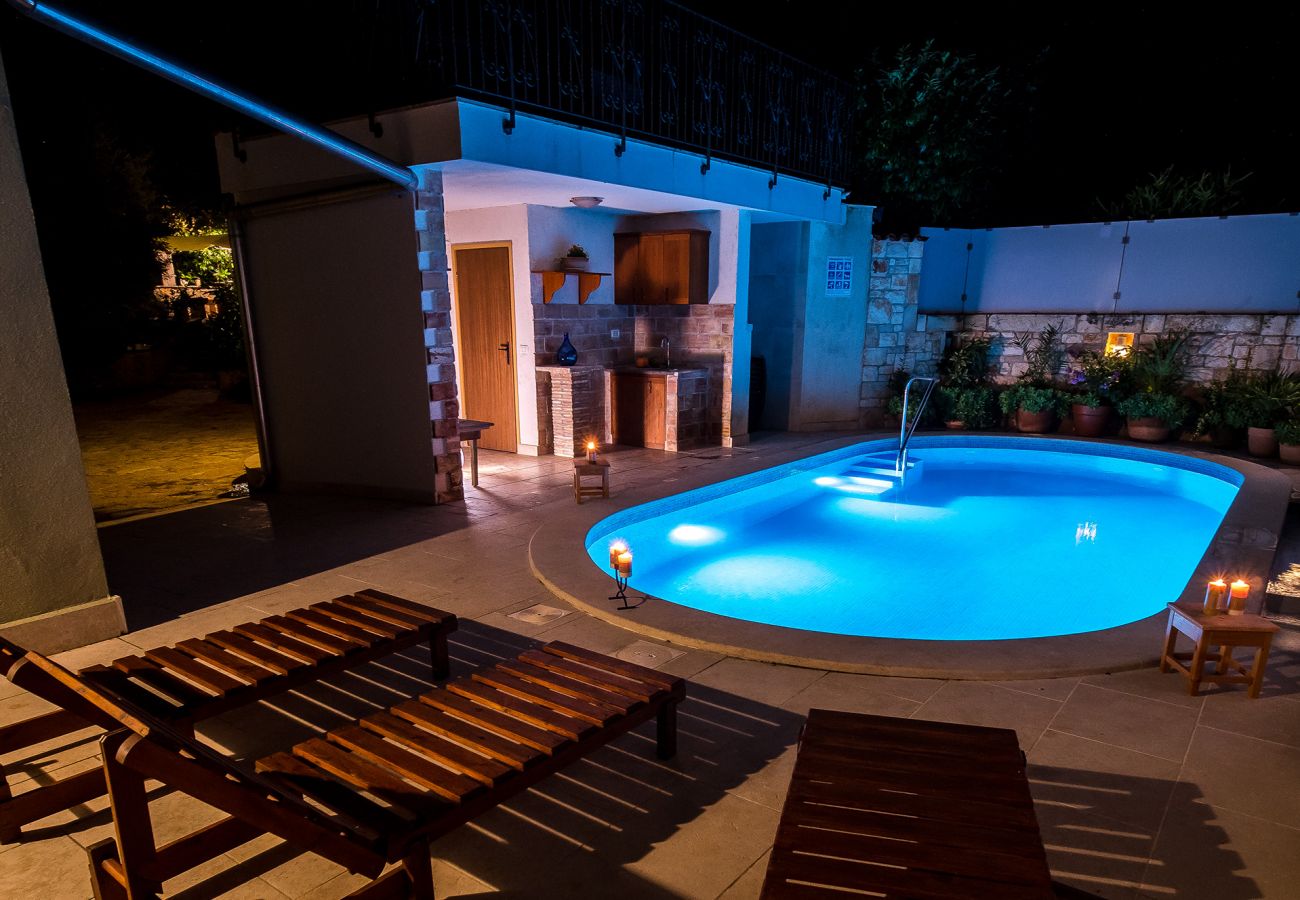 Villa in Marcana - Casa Menta near Pula for 10 persons - private villa for families & friends with wellness and pool heating