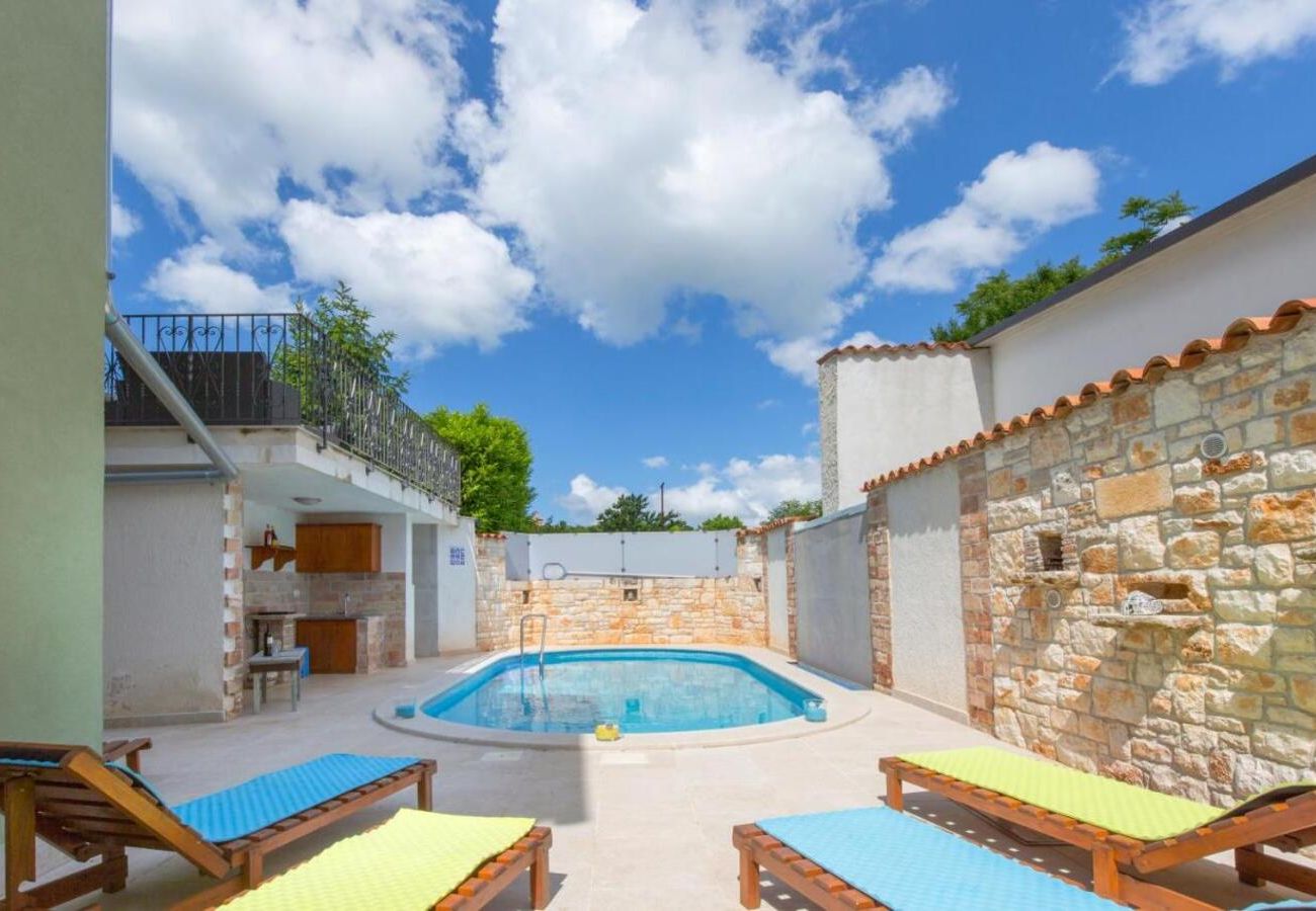Villa in Marcana - Casa Menta near Pula for 10 persons - private villa for families & friends with wellness and pool heating