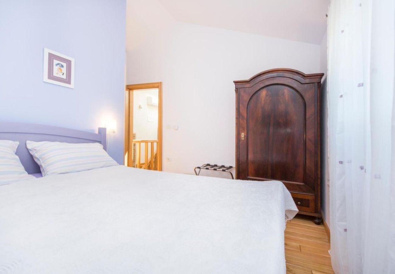 Villa in Marcana - Casa Menta near Pula for 10 persons - private villa for families & friends with wellness