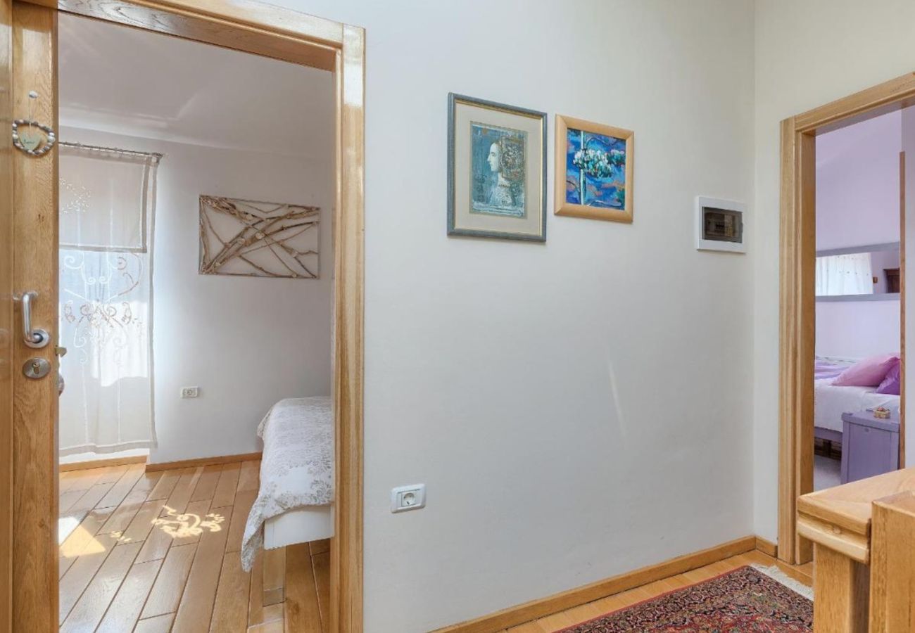 Villa in Marcana - Casa Menta near Pula for 10 persons - private villa for families & friends with wellness