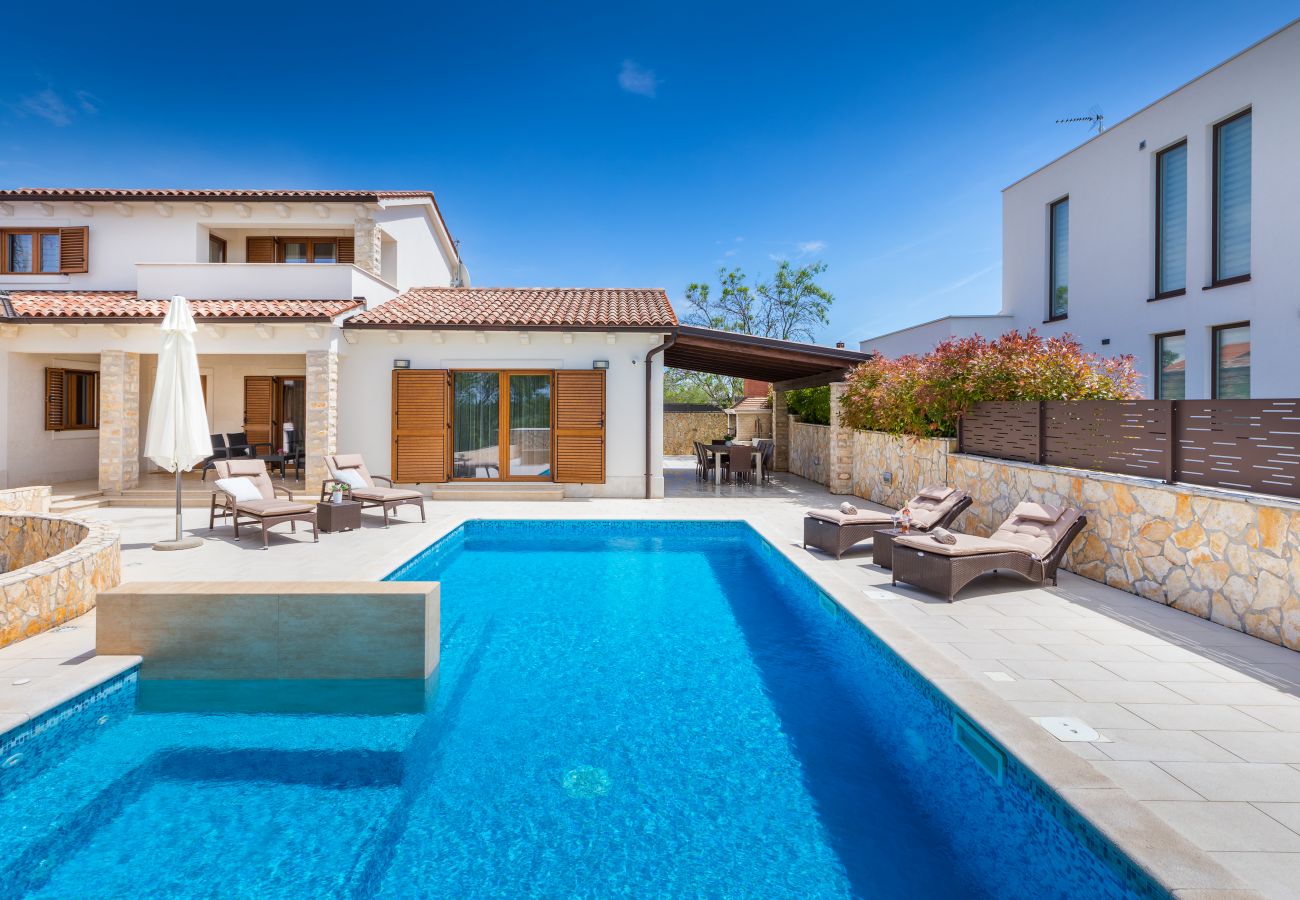 Villa in Sveti Kirin - Villa Tea in Central Istria with private pool for 10 persons 