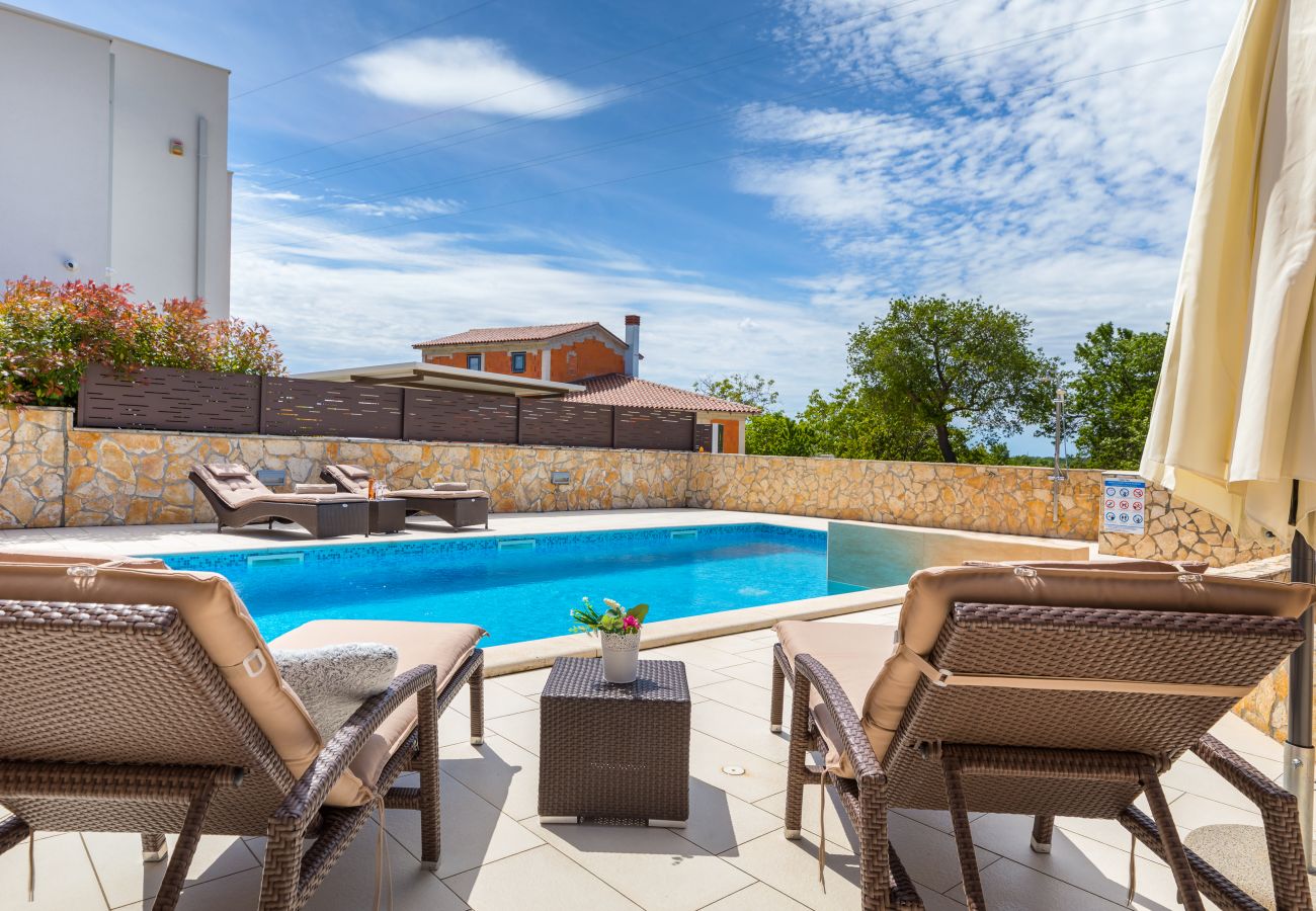 Villa in Sveti Kirin - Villa Tea in Central Istria with private pool for 10 persons 