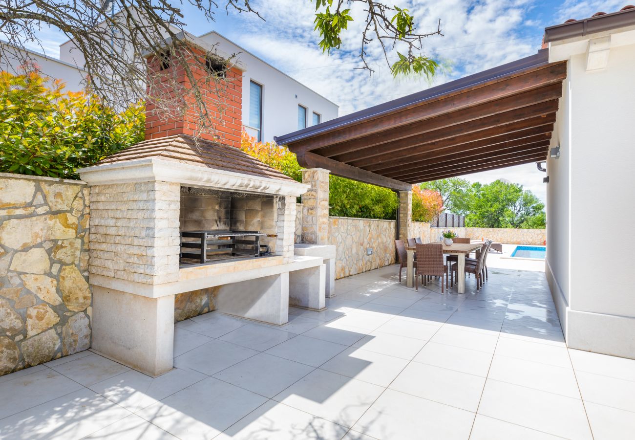 Villa in Sveti Kirin - Villa Tea in Central Istria with private pool for 10 persons 