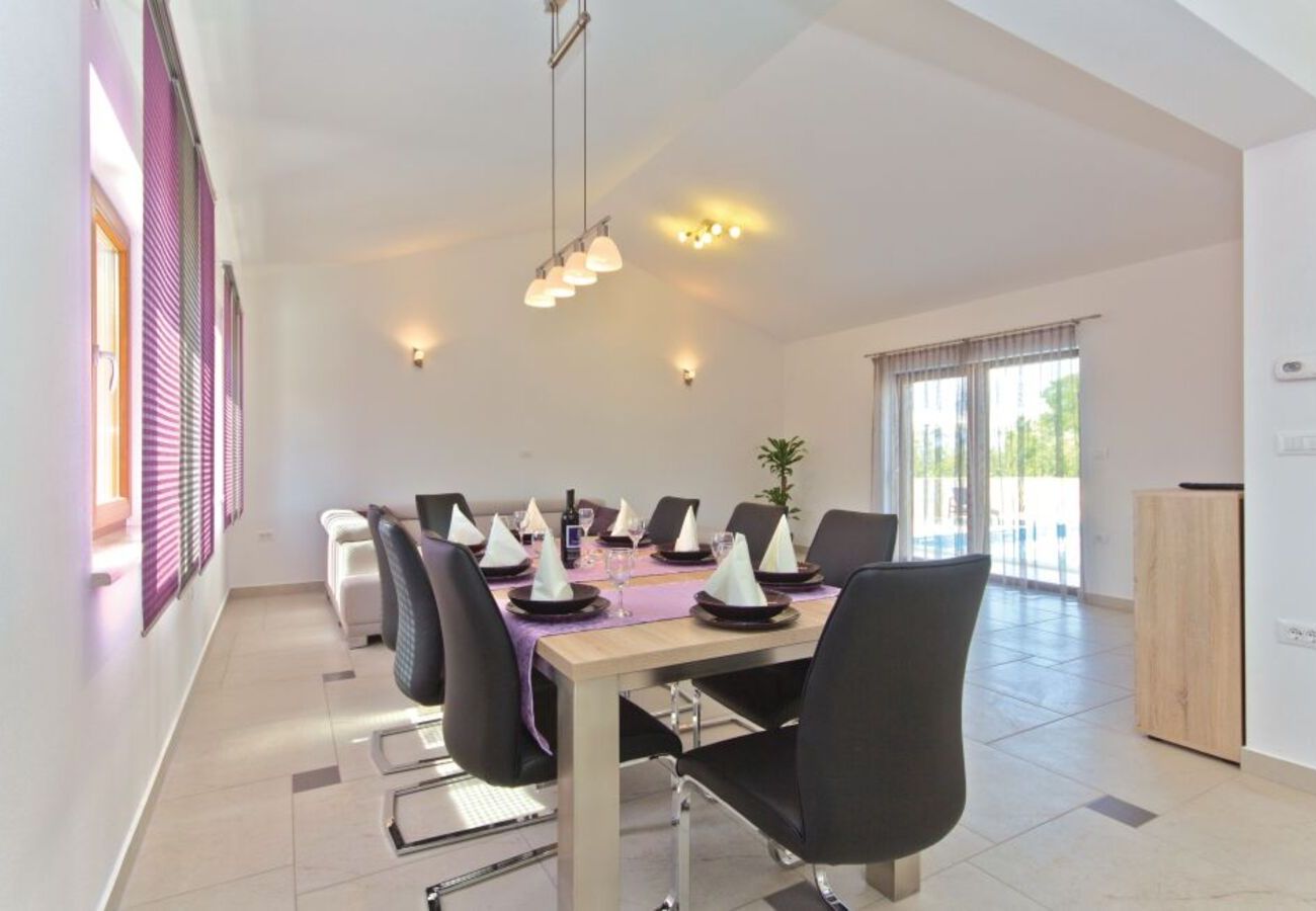 Villa in Sveti Kirin - Villa Tea in Central Istria with private pool for 10 persons 
