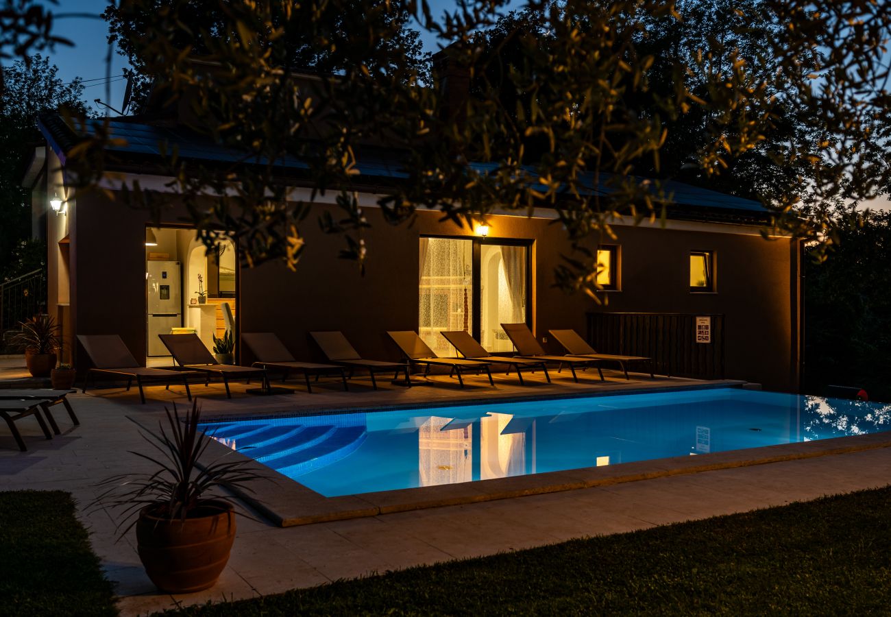 Villa in Svetvincenat - Villa Ferlini in Central Istria with private 10000 m2 garden, wellness & family activities on plot