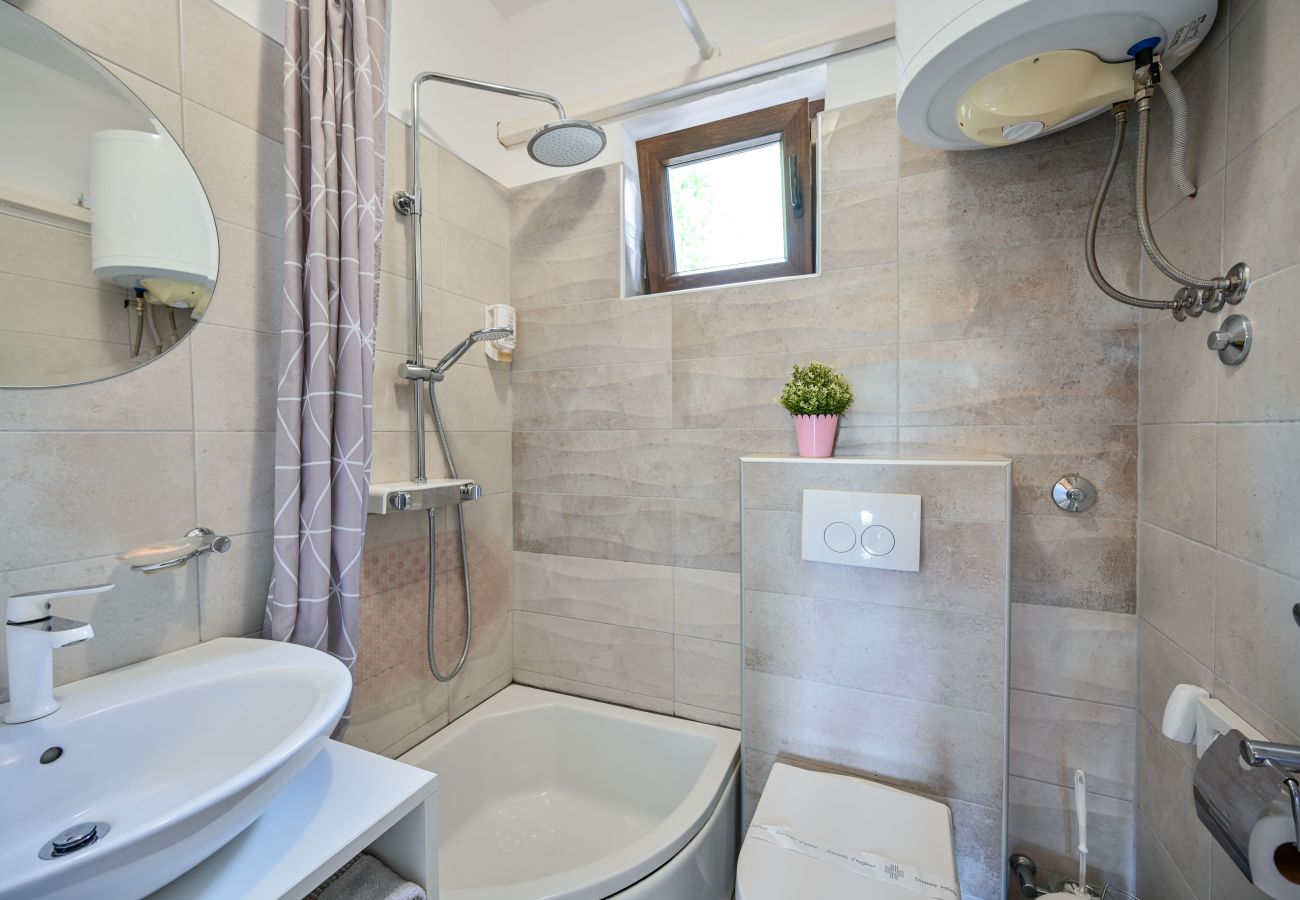 Villa in Svetvincenat - Villa Ferlini in Central Istria with private 10000 m2 garden, wellness & family activities on plot