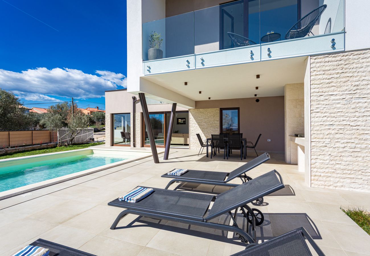 Villa in Peruški - Villa Ogradina near Pula with sea view for 5 persons only 3 km from the Beach