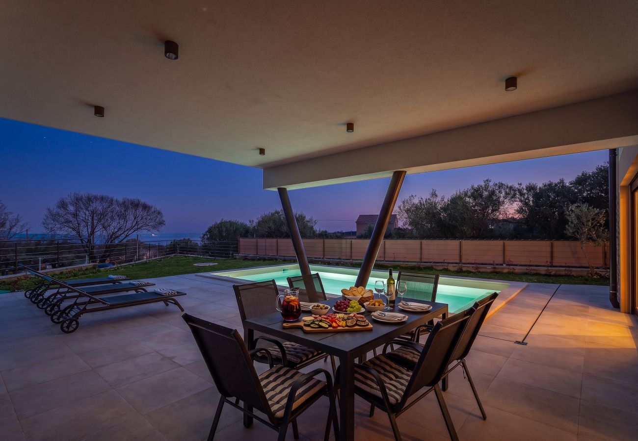 Villa in Peruški - Villa Ogradina near Pula with sea view for 5 persons only 3 km from the beach - pet friendly