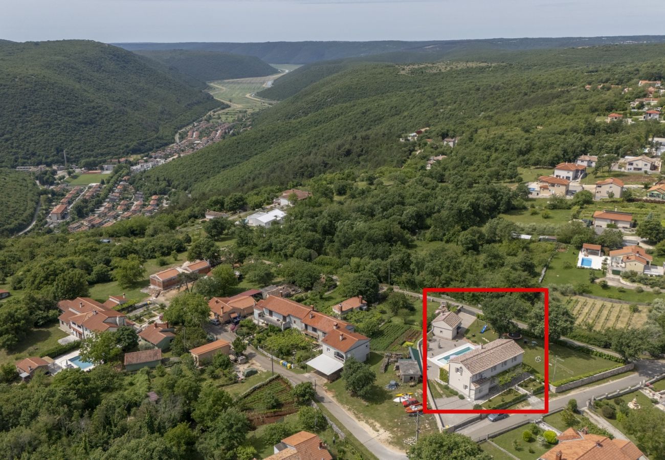 Villa in Sveti Bartul - Villa Batelica near Labin with private pool, large garden, kids playground & sport activities 
