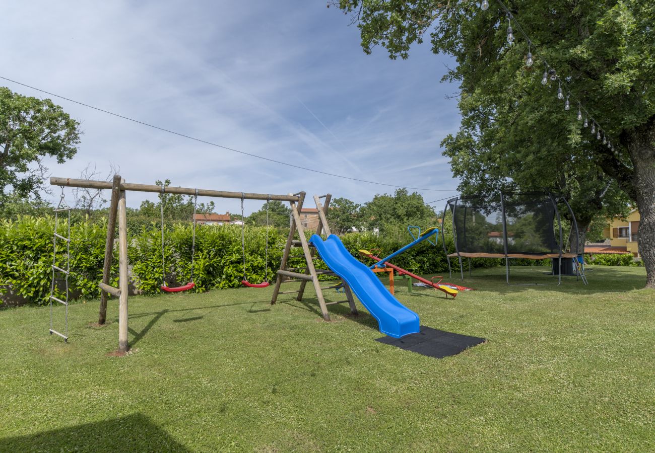 Villa in Sveti Bartul - Villa Batelica near Labin with private pool, large garden, kids playground & sport activities 