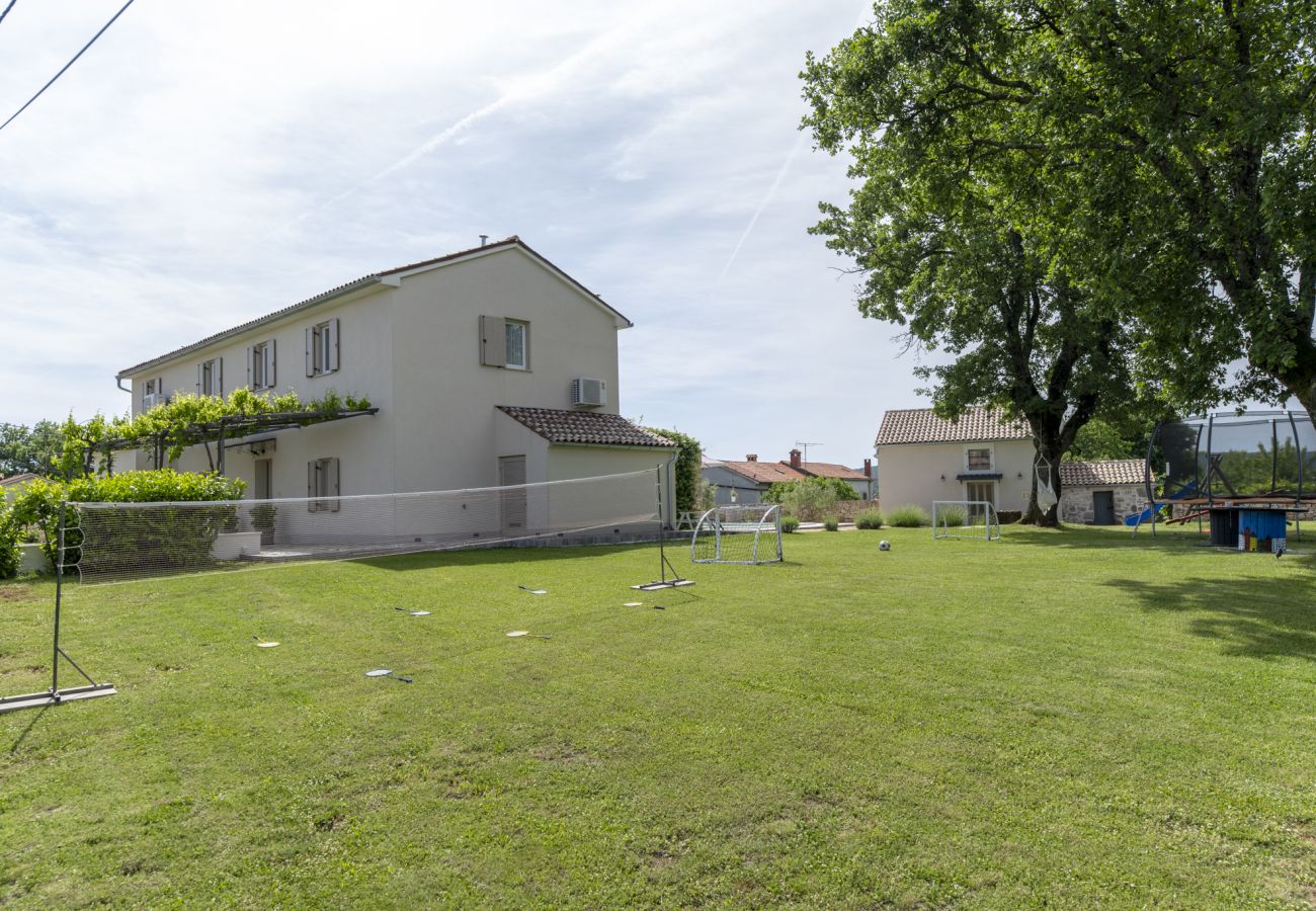 Villa in Sveti Bartul - Villa Batelica near Labin with private pool, large garden, kids playground & sport activities 