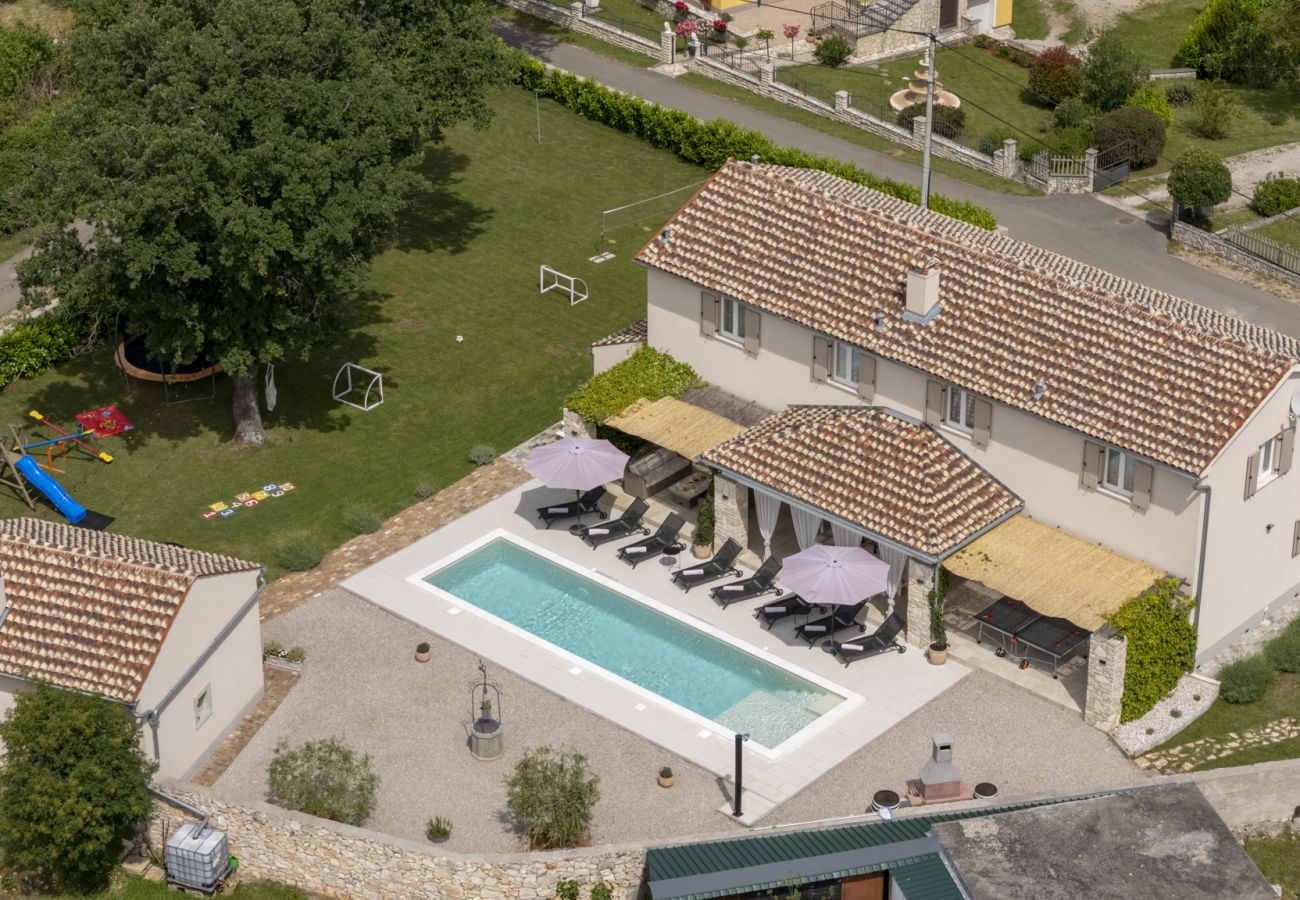 Villa in Sveti Bartul - Villa Batelica near Labin with private pool, large garden, kids playground & sport activities 
