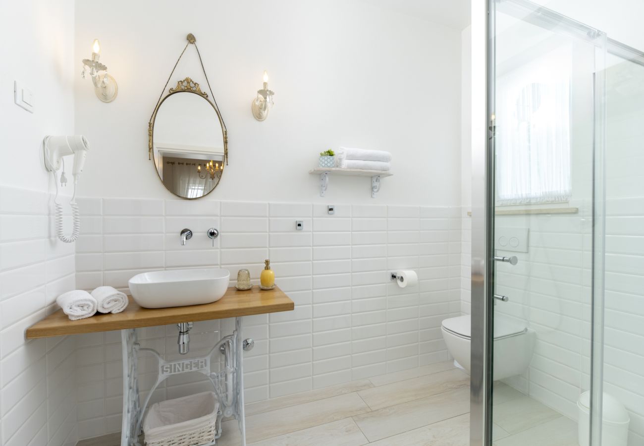 Villa in Sveti Bartul - Villa Batelica near Labin with private pool, large garden, kids playground & sport activities 