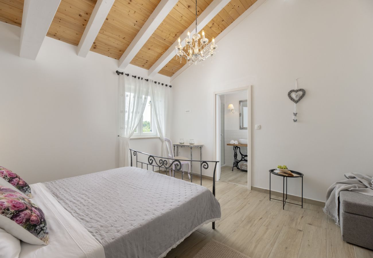 Villa in Sveti Bartul - Villa Batelica near Labin with private pool, large garden, kids playground & sport activities 