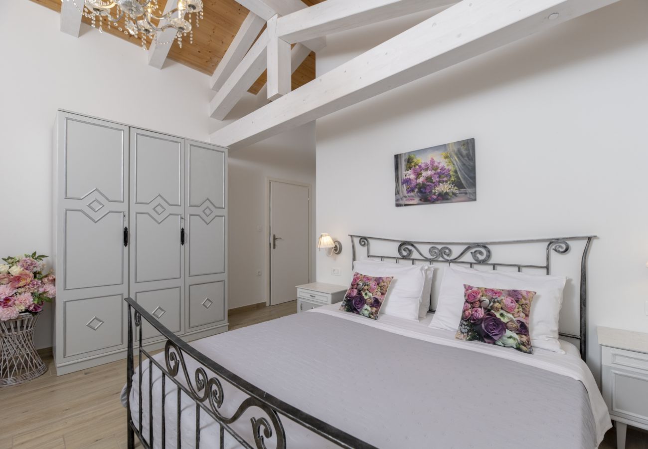 Villa in Sveti Bartul - Villa Batelica near Labin with private pool, large garden, kids playground & sport activities 