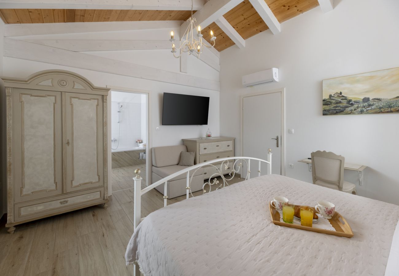 Villa in Sveti Bartul - Villa Batelica near Labin with private pool, large garden, kids playground & sport activities 