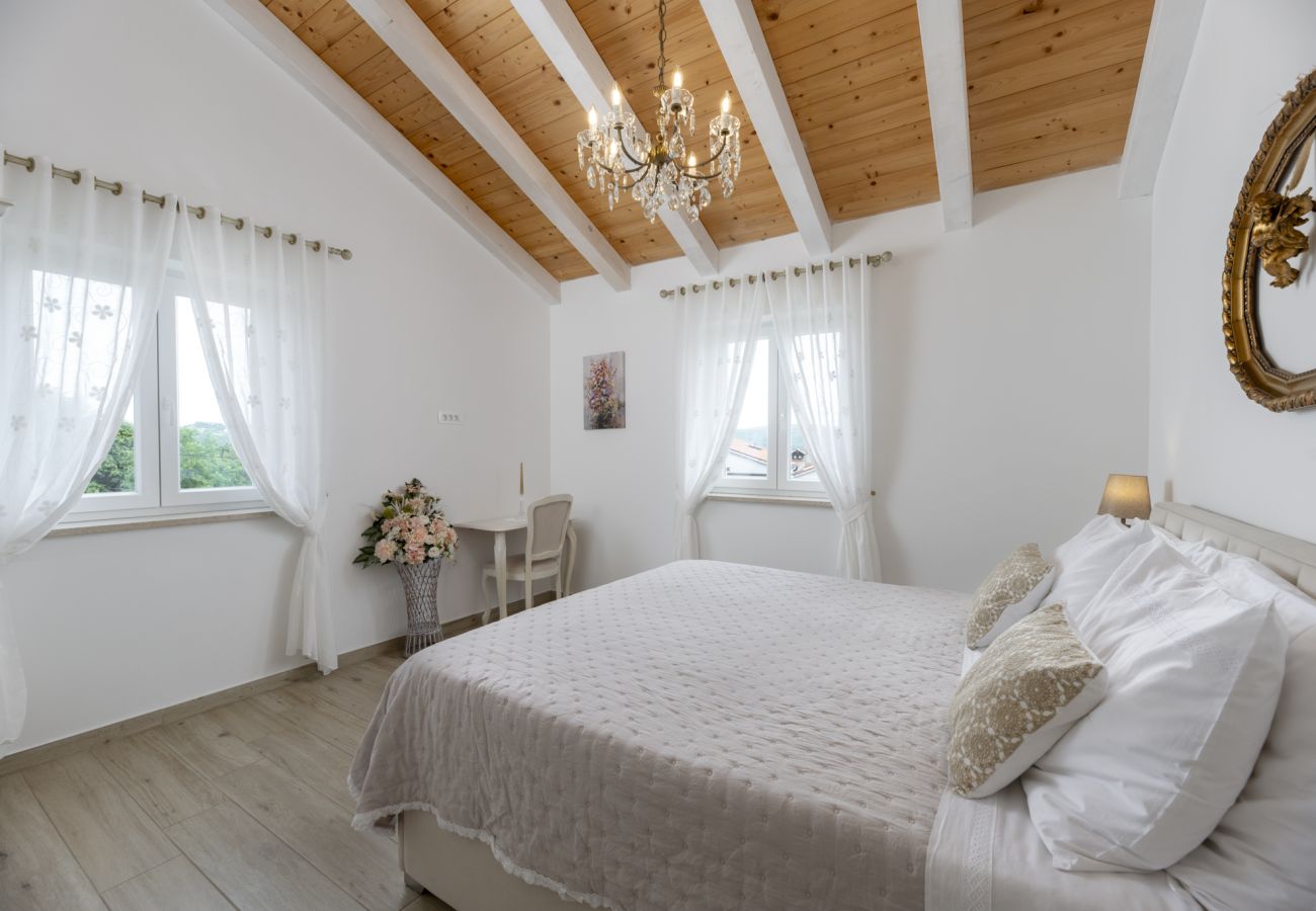 Villa in Sveti Bartul - Villa Batelica near Labin with private pool, large garden, kids playground & sport activities 