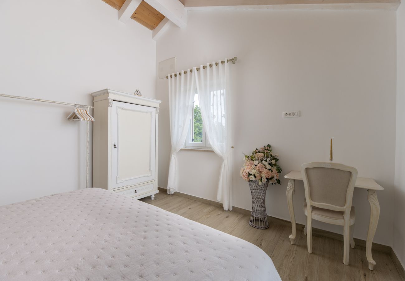 Villa in Sveti Bartul - Villa Batelica near Labin with private pool, large garden, kids playground & sport activities 