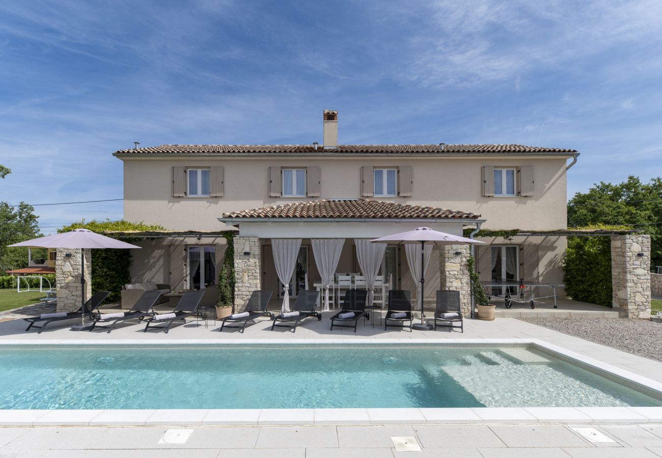 Villa in Sveti Bartul - Villa Batelica near Labin with private pool, large garden, kids playground & sport activities 