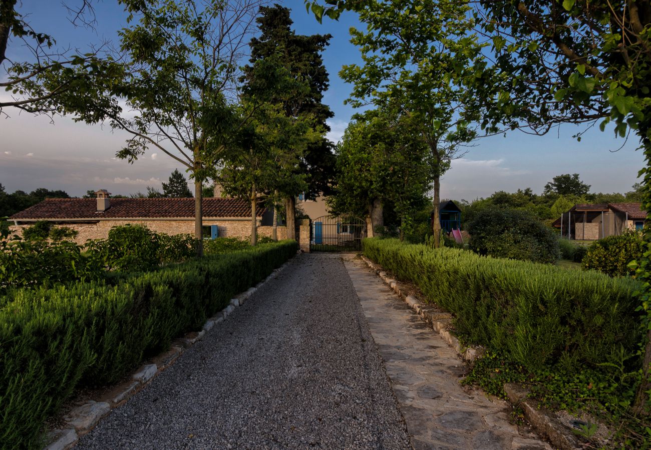 Villa in Cabrunici - Stancija Cabrunici in Central Istria with large garden and Wellness