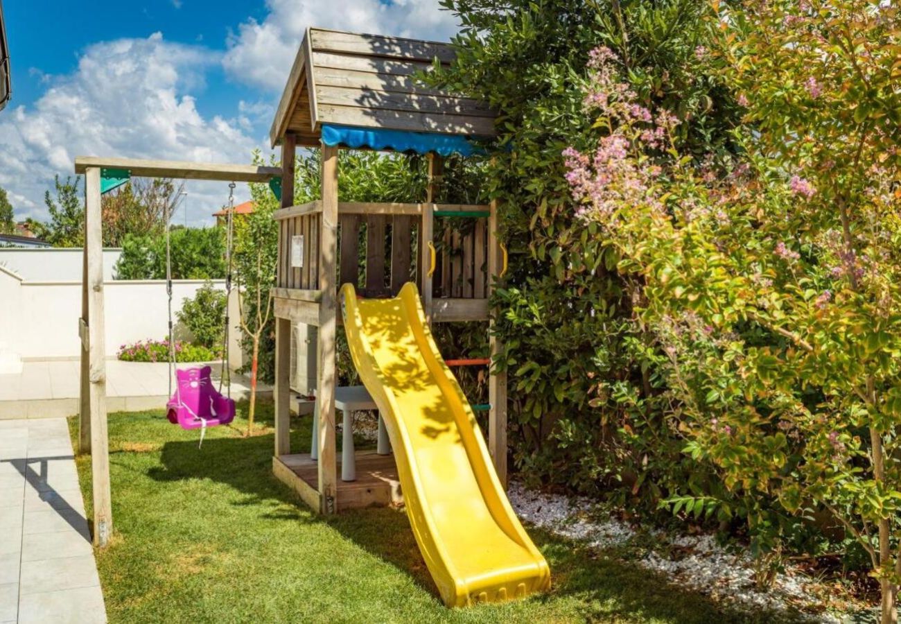 Villa in Fažana - Villa Andrija in Fažana for 9 people with sea view & heated pool - only 400 m from the beach