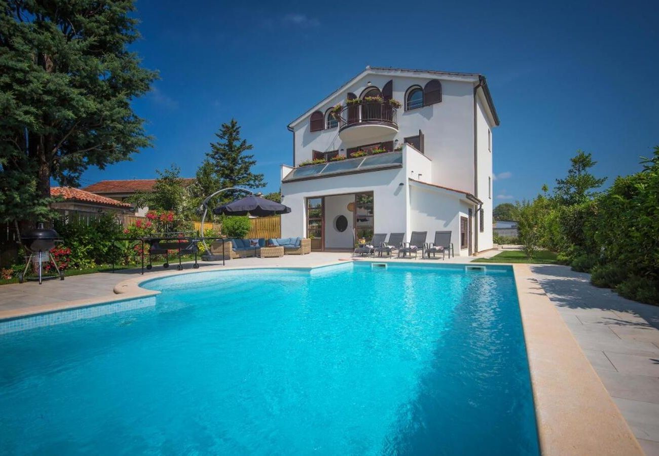 Villa in Fažana - Villa Andrija in Fažana for 9 people with sea view & heated pool - only 400 m from the beach