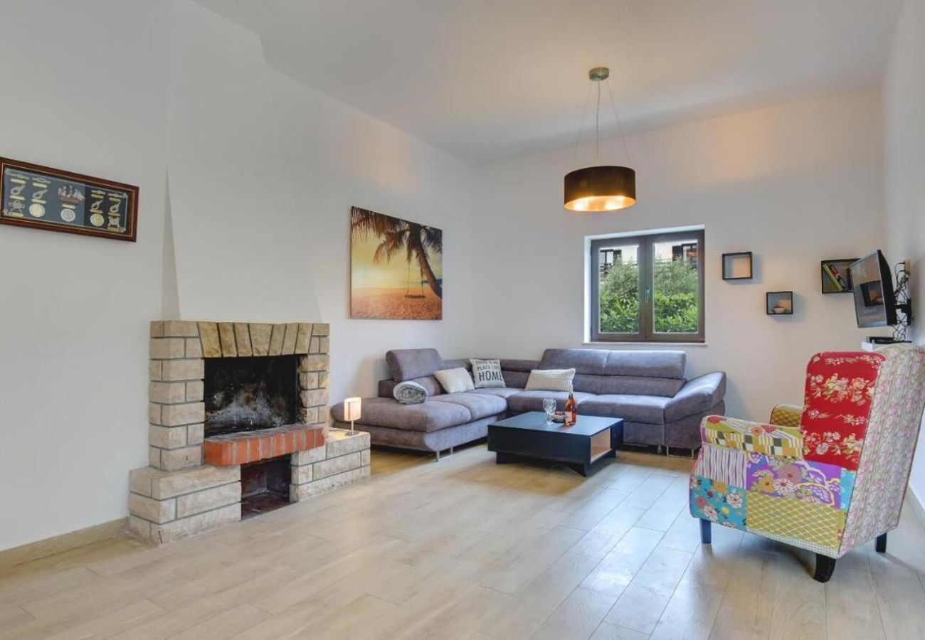 Villa in Fažana - Villa Andrija in Fažana for 9 people with sea view & heated pool - only 400 m from the beach