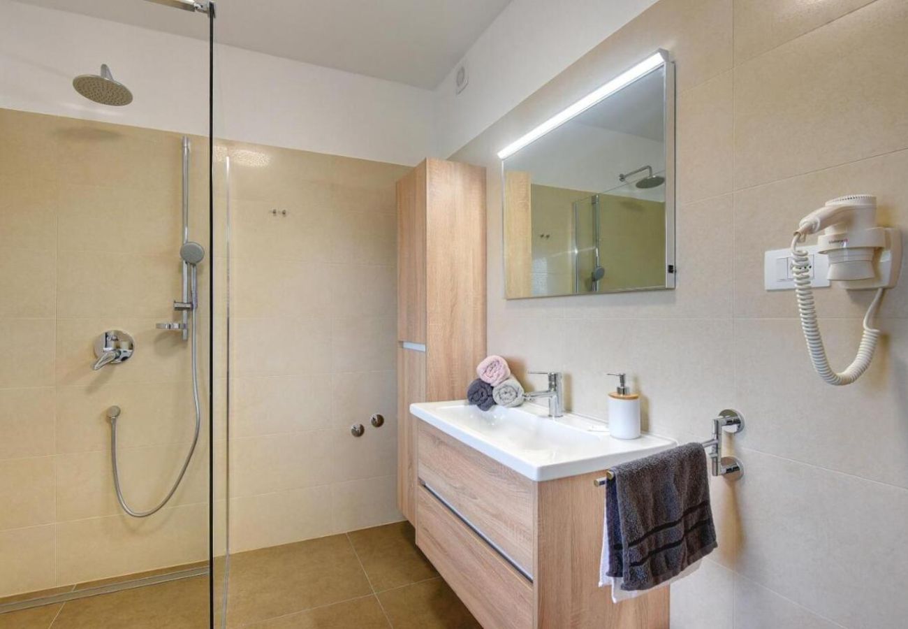 Villa in Fažana - Villa Andrija in Fažana for 9 people with sea view & heated pool - only 400 m from the beach