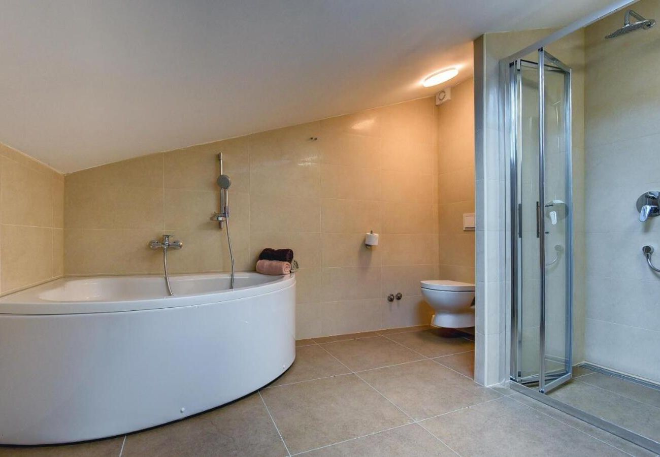Villa in Fažana - Villa Andrija in Fažana for 9 people with sea view & heated pool - only 400 m from the beach