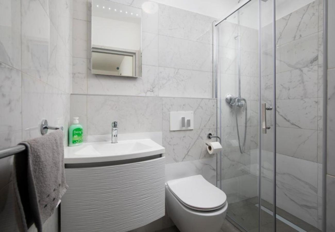 Villa in Fažana - Villa Andrija in Fažana for 9 people with sea view & heated pool - only 400 m from the beach