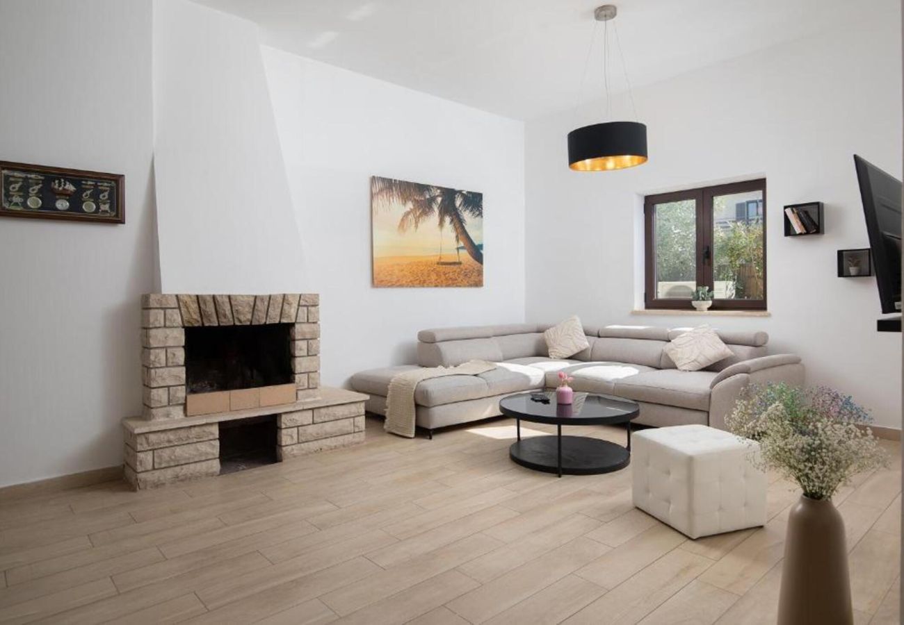 Villa in Fažana - Villa Andrija in Fažana for 9 people with sea view & heated pool - only 400 m from the beach