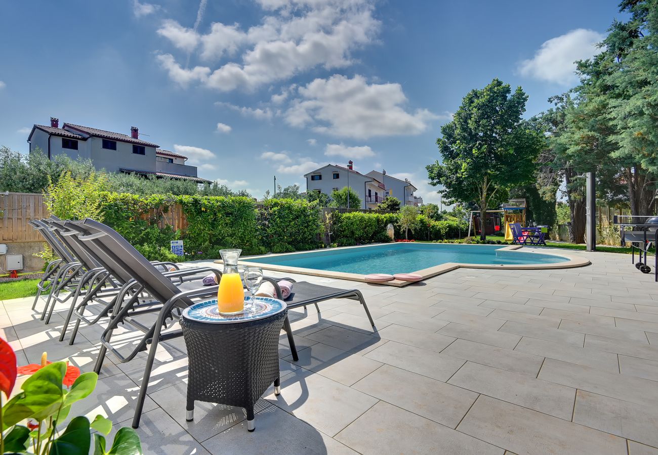 Villa in Fažana - Villa Andrija in Fažana for 9 people with sea view & heated pool - only 400 m from the beach