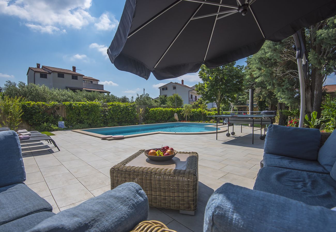 Villa in Fažana - Villa Andrija in Fažana for 9 people with sea view & heated pool - only 400 m from the beach