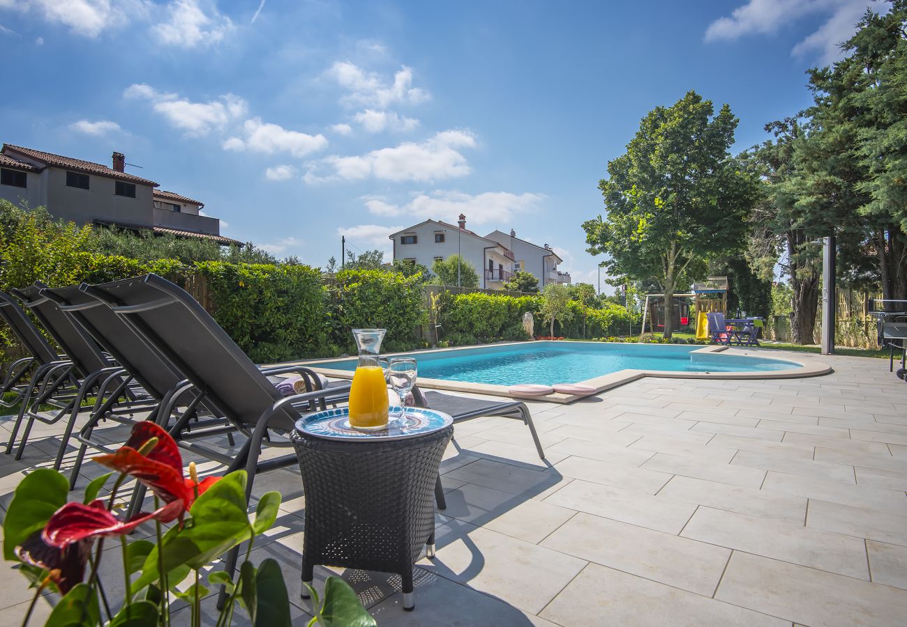 Villa in Fažana - Villa Andrija in Fažana for 9 people with sea view & heated pool - only 400 m from the beach